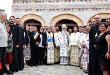 Mitropolitul Olteniei a oficiat slujba Arhierească de resfinţire a Bisericii din Parohia Vladimir, Protopopiatul Târgu-Cărbuneşti – ,,Biserica este atât de importantă într-o comunitate, într-un oraş, într-un sat, că nu ne putem lipsi niciodată de ea, de la Botez şi până la înmormântare suntem în biserică”!