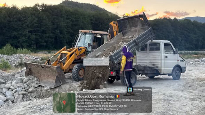 Locuitorii din Novaci, amendați pentru exploatarea ilegală a albiei Gilortului