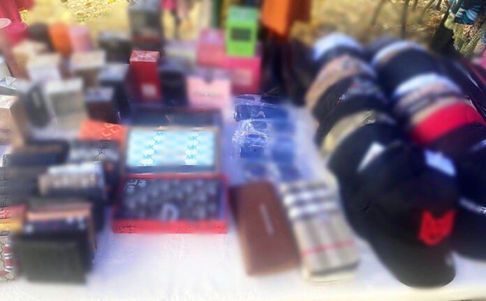 Acțiune a jandarmilor, încheiată cu sute de produse contrafăcute confiscate și dosar penal