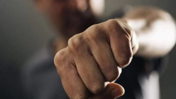 Reținut pentru violență în familie