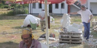 Pentru că vernisajul este aproape… La „Atelierele Brâncuși 2026” se lucrează ,,zi de vară până seară”