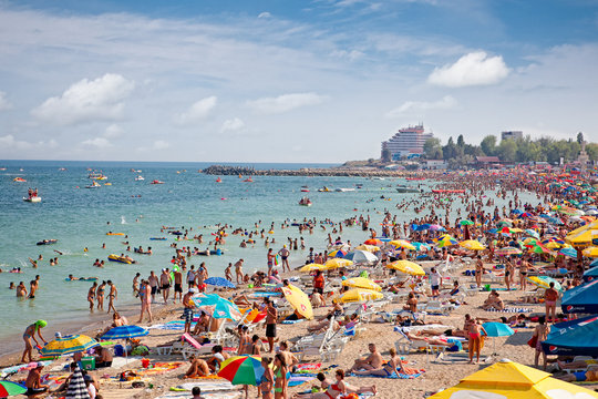Tabără gratuită la mare pentru elevii merituoși din Cătunele