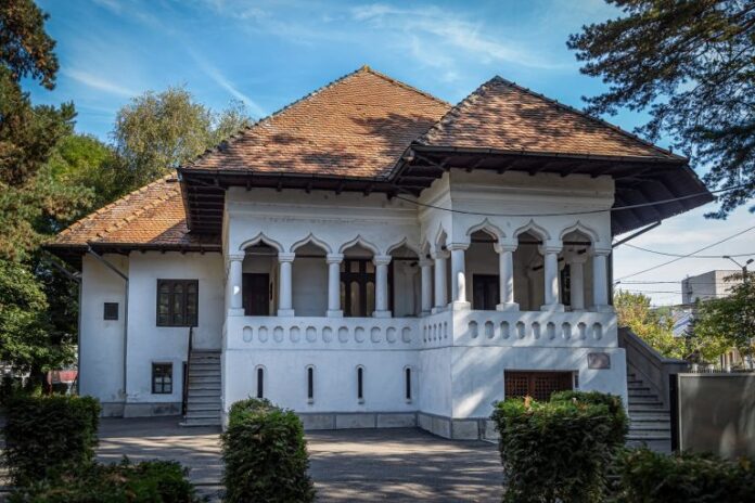 Parteneriatul SUA cu România și Ziua Independenței Americii, marcate printr-o expoziție deschisă la Muzeul Național ,,Constantin Brâncuși”, până în data de 4 august a.c.