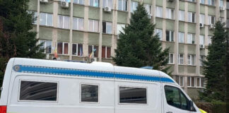 A ajuns în arest după ce și-a lovit soția cu pumnul