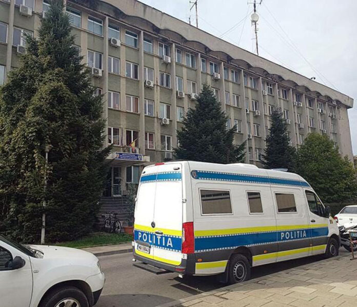 Tată și fiu, împușcați cu un pistol cu bile în Târgu-Jiu