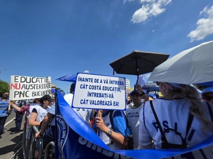Legea salarizării, contestată dur în educație. 96 de lei net în plus pentru o viață la catedră!