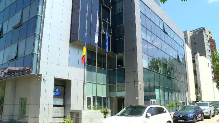 Solarul explodează ziua, cărbunele continuă să se închidă, importurile merg strună