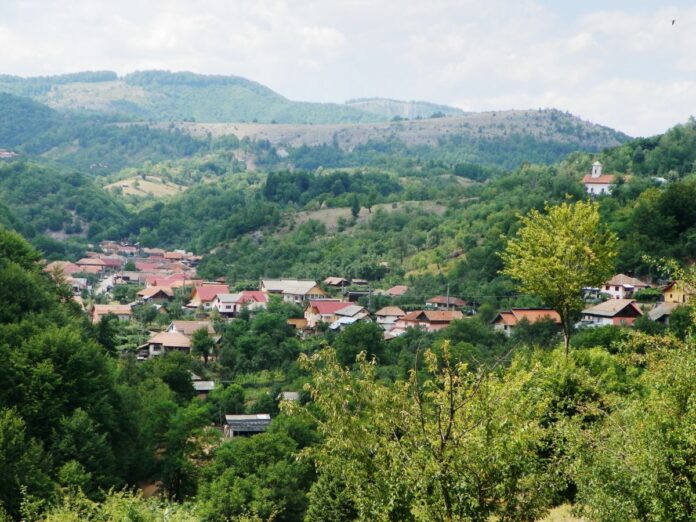 Popasuri gorjene – Călător în prag de toamnă prin lumea de piatră a Jiului de Sus