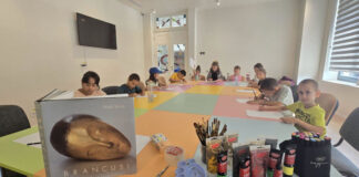 Atelier de pictură la Biblioteca „Christian Tell” Gorj: forme simple, imaginație fără limite