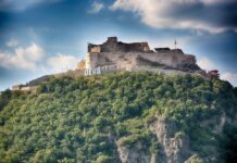570 de ani de la moartea Voievodului Iancu de Hunedoara – «Cetatea Devei» sau «Cetatea regală a Devei», care cuprindea un domeniu destul de întins, a intrat în anul 1444 în proprietatea lui Iancu de Hunedoara!