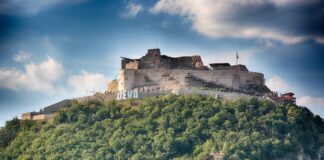 570 de ani de la moartea Voievodului Iancu de Hunedoara – «Cetatea Devei» sau «Cetatea regală a Devei», care cuprindea un domeniu destul de întins, a intrat în anul 1444 în proprietatea lui Iancu de Hunedoara!