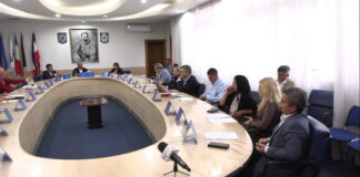 Scandal de amploare în administrațiile locale: un amendament strecurat în legea incompatibilităților declanșează un val de demisii