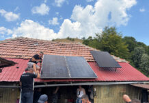 Case electrificate cu panouri solare, din donații!