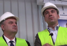 Deputatul PSD Bogdan Ivan s-a filmat cu tablotarii pensionari, dați afară împreună cu cei 1.800 de angajați ai CEO, pe care acum îi numește ,,eroi”!