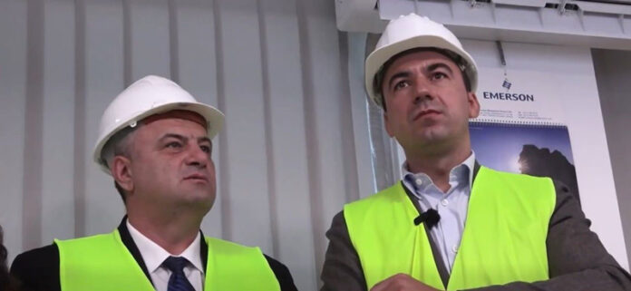 Deputatul PSD Bogdan Ivan s-a filmat cu tablotarii pensionari, dați afară împreună cu cei 1.800 de angajați ai CEO, pe care acum îi numește ,,eroi”!