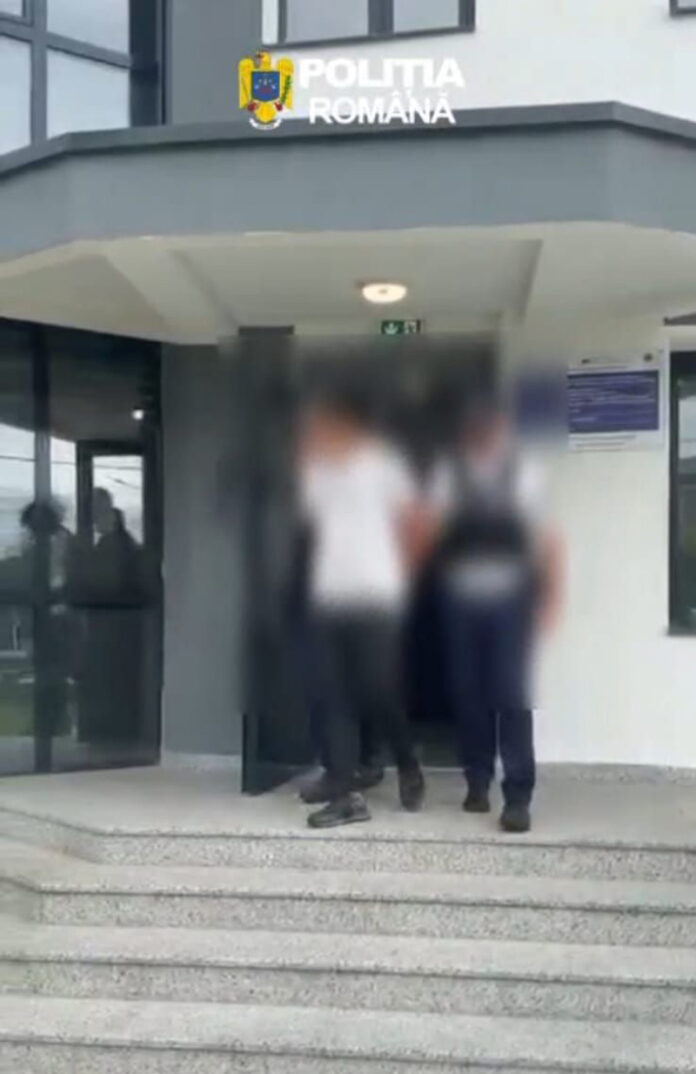 VIDEO: Minor reținut după ce a furat două mașini