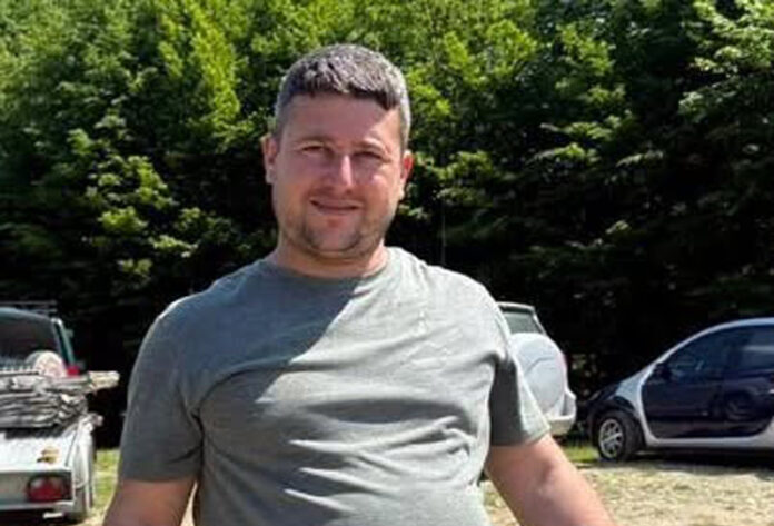 Viceprimarul din Stejari, cercetat penal după ce a fost implicat într-un accident rutier. Mașina a fost mutată cu un tractor înainte ca polițiștii să ajungă la fața locului