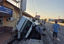 Accident cu trei victime în județul vecin