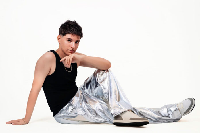 Alexandru Cutuca, adolescentul din Gorj care își construiește un drum în industria modei