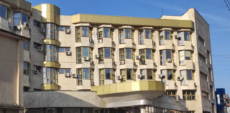 Mărțișoare scoase la licitație în plină vară. Fiscul din Gorj vinde mii de podoabe din aur și argint