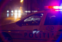 Mașină oprită de polițiști pentru control, lovită de un autoturism condus de un șofer băut