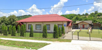 Ca pe vremea bunicilor! Copii din Gorj, încă la toaleta din curtea școlii