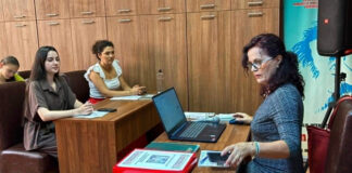 „Școala de vară a cântecului popular românesc”. Tinerii din Gorj învață să ducă tradiția mai departe