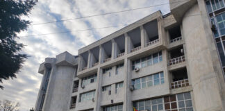 A cerut o adeverință pentru pensie și a dat CE Oltenia în judecată