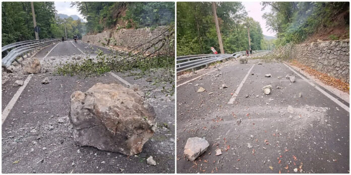 VIDEO: Circulație oprită dinspre Băile Herculane spre Târgu Jiu din cauza unui incendiu!
