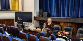 „Atelierul de zâmbete”, la CNSH Târgu Jiu. Elevii au întâlnit-o pe autoarea volumului „Povestiri din pădurea fermecată”