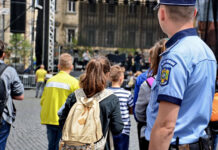 „Super-eroul sigur” intră în școli! Polițiștii îi învață pe elevi cum să facă alegeri bune atunci când apar situații periculoase
