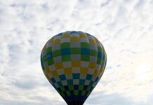 Video: Balonul cu aer cald, magnetul pentru turiști la Hobița!