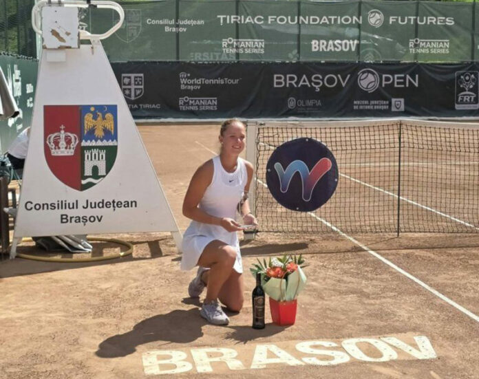 O tenismenă de la Academia de Tenis „Florin Mergea“