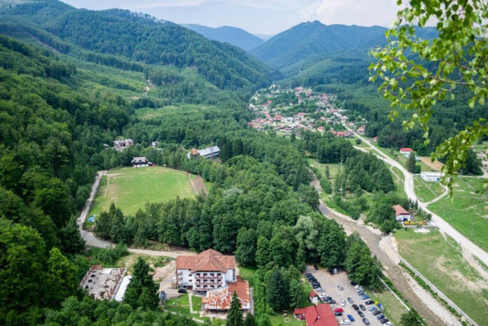 Peste 17 milioane de lei pentru dezvoltarea turismului în Baia de Fier
