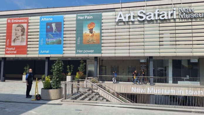 Tur ghidat oferit vizitatorilor de către Doina LEMNY la expoziția ,,Brâncuși și muzele sale”