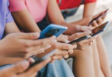 Nicușor Dan: România trebuie să dezbată limitarea accesului copiilor la rețelele sociale