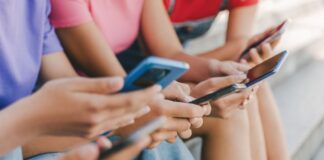 Copiii sub 15 ani, fără conturi proprii pe rețelele sociale? Ce pregătește Europa și de ce psihologii vorbesc despre vulnerabilitatea copiilor