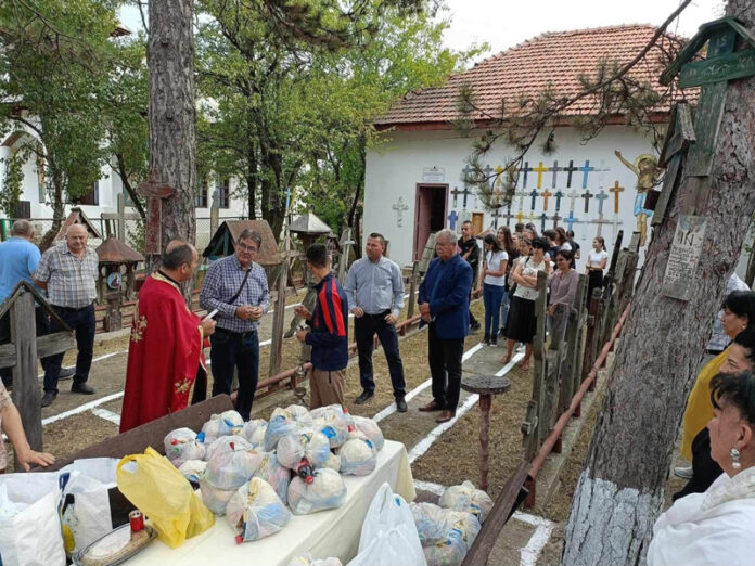 O nouă cruce din lemn ajunge la Muzeul Crucilor de la Măceșu