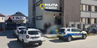 Ancheta „panourilor sandwich” se extinde. Încă doi tineri au fost reținuți de polițiștii din Târgu Jiu