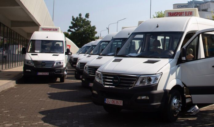 Consiliul Județean Gorj vrea încă 21 de microbuze electrice pentru elevi