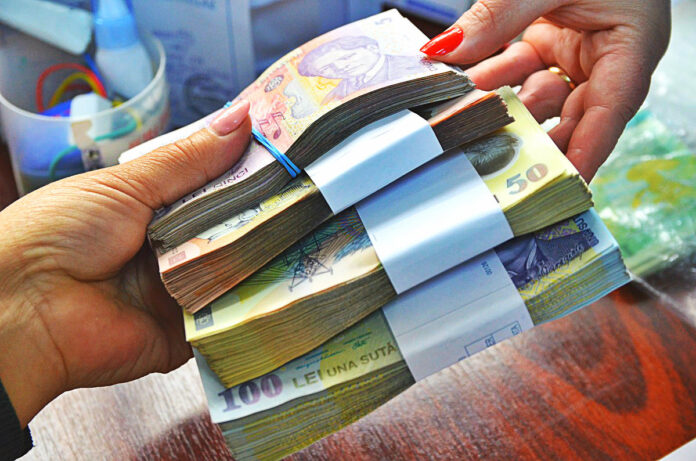 Salariile din Gorj rămân în urma celor din țară. Numărul angajaților a scăzut cu aproape 1.000 față de acum un an