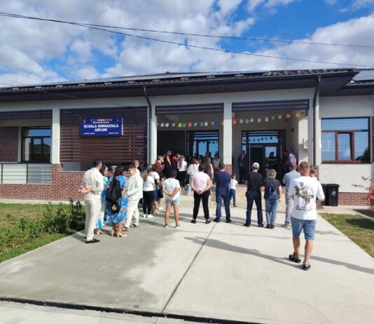 Clopoțelul a sunat într-o școală nouă, la Arcani