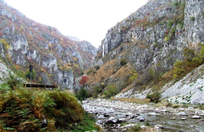 Rememorări autumnale – Prin lumea de piatră a Sohodolului în luna lui Răpciune