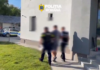 Și-a lăsat mașina cu cheile în contact, iar un puști de 16 ani a plecat cu ea. Minorul a ajuns în arest