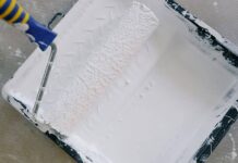 Vopseaua pentru baie nu oprește condensul: ce trebuie rezolvat înainte să revopsești