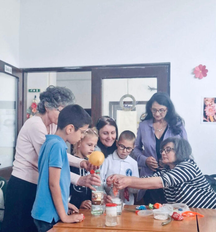 Programul „Generații” ajunge la Târgu Jiu: 15 seniori voluntari vor sprijini 60 de copii la centrul social „Iasomia”