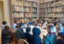 Lecția care nu se învață doar din manuale! Micii elevi din Târgu Jiu au descoperit comorile ascunse în casa unui pictor celebru