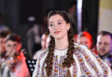 O tânără din Gorj, premiată la nivel național pentru talentul său! Daria Elena Cojocaru a urcat pe podium la un festival de muzică populară
