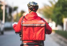 Locuri de muncă în Târgu Jiu: gorjenii se pot angaja ca livratori. Câți bani pot câștiga și ce condiții trebuie să îndeplinească