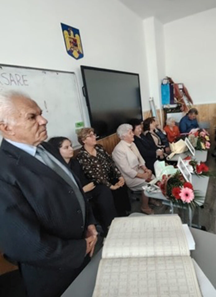 POVEȘTI PESTE TIMP: S-au întors în băncile școlii după 50 de ani